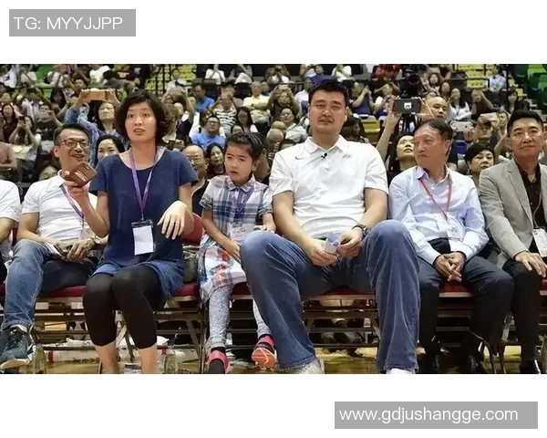 姚明与女儿的亲子时光：篮球巨星的温馨家庭生活揭秘