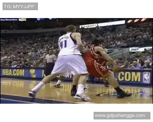 姚明震惊瞬间的GIF合集让你感受篮球巨星的惊人反应与激情时刻