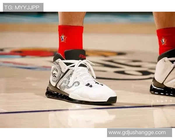 姚明职业生涯历年球鞋回顾与经典款式解析 姚明职业生涯历年球鞋回顾与经典款式解析