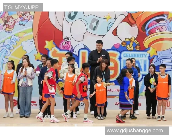 姚明现身工体引发球迷热潮重温篮球传奇瞬间