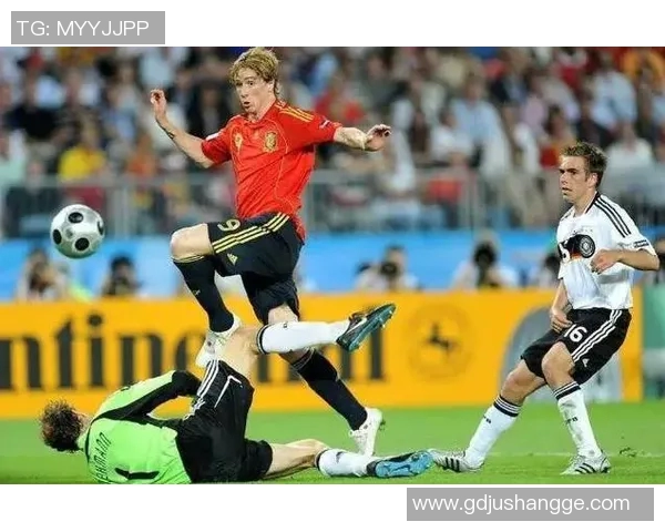 34岁以上足球明星的传奇人生与赛场表现揭秘