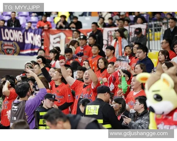 足球明星街头炫技视频引发热议球迷热情高涨 足球明星街头炫技视频引发热议球迷热情高涨