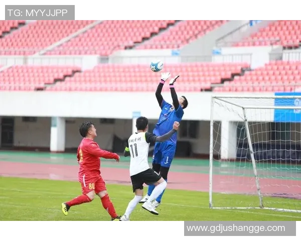 足球明星成功瘦身的秘诀揭秘如何在赛场外保持完美身材