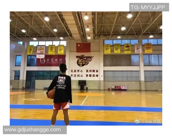 强壮身体与篮球梦想并存的男孩成长故事 强壮身体与篮球梦想并存的男孩成长故事